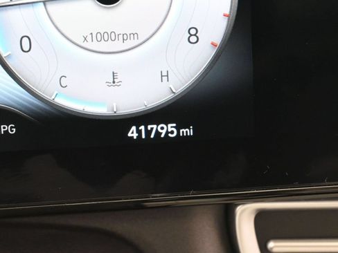 Used 2023 Hyundai Elantra Limited FWD image 31