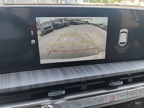 Used 2025 Kia Telluride EX w/ EX Captain's Chair Package FWD image 15