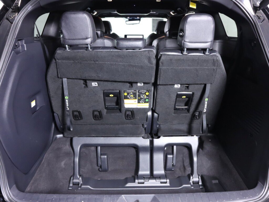 Used 2025 Toyota Sienna Platinum AWD/4WD image 41