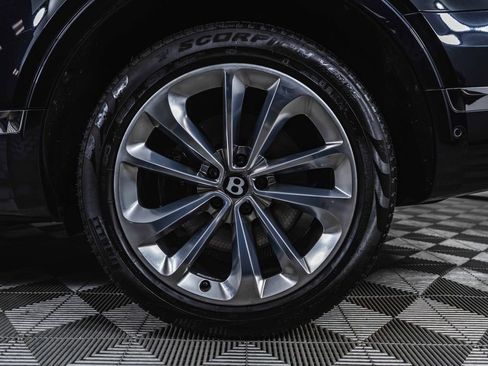 Used 2017 Bentley Bentayga W12 image 38
