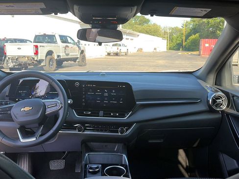 Used 2026 Chevrolet Equinox LT AWD/4WD image 35