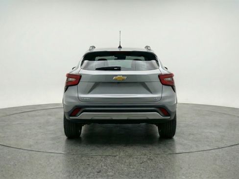 Used 2025 Chevrolet Trax LT w/ LT Convenience Package image 7