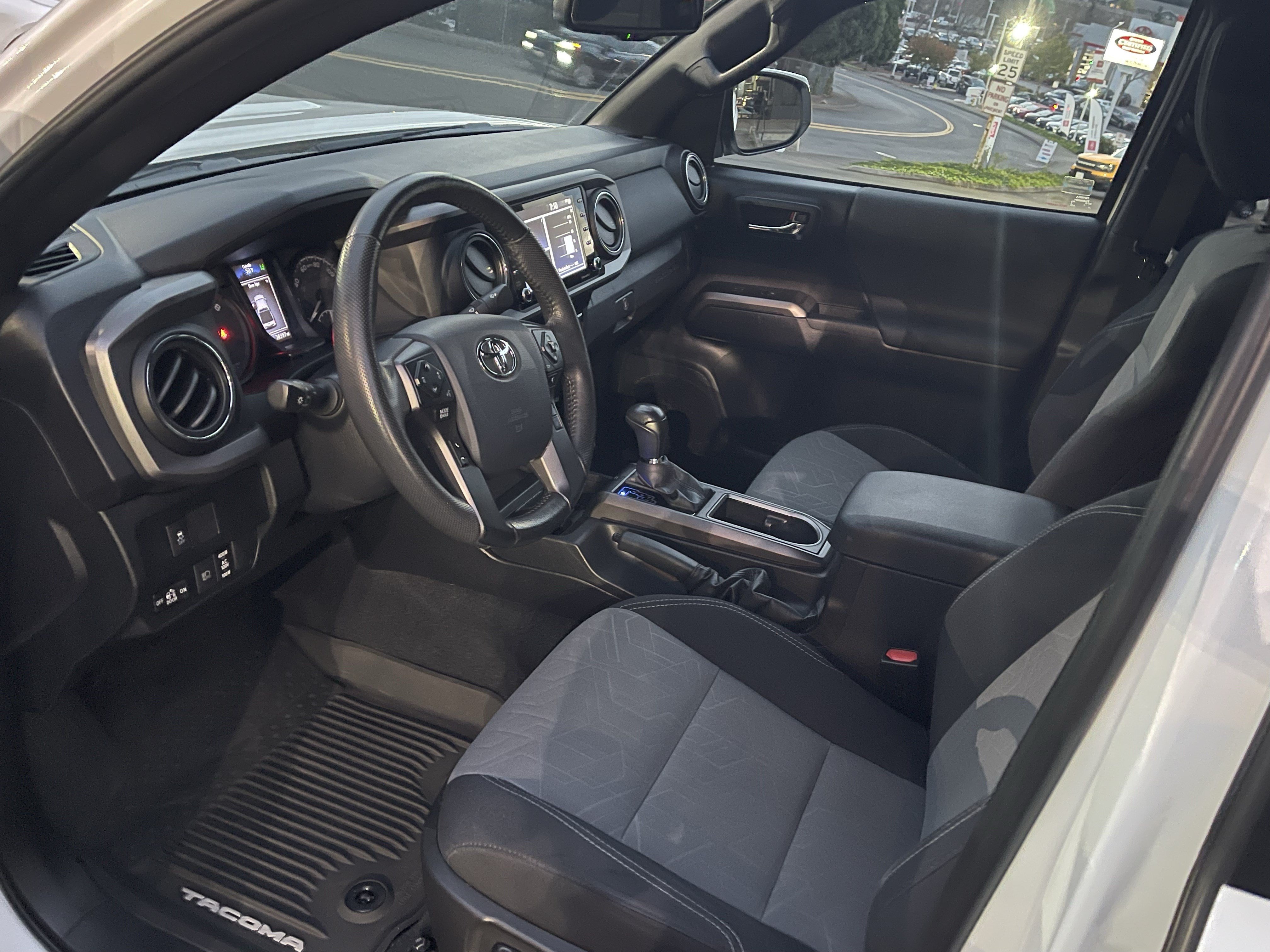 Certified 2020 Toyota Tacoma TRD Sport w/ Technology Package AWD/4WD image 11