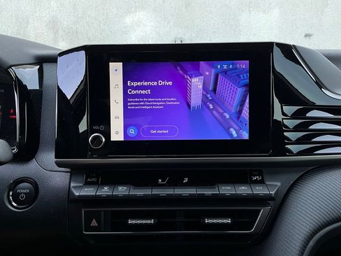 Used 2025 Toyota Camry SE w/ Convenience Package image 26