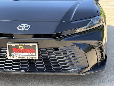 Used 2025 Toyota Camry SE FWD image 8
