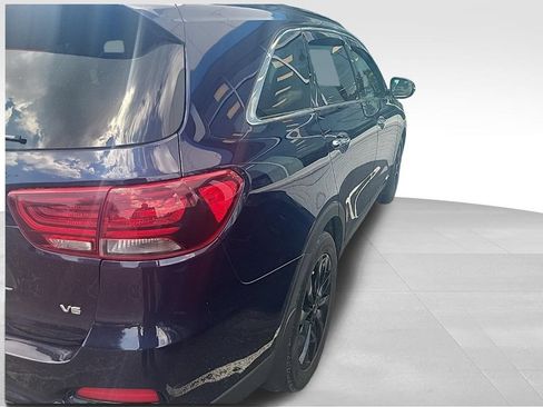 Used 2019 Kia Sorento S AWD/4WD image 3