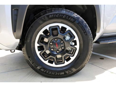 Used 2025 Toyota 4Runner TRD Off-Road Premium AWD/4WD image 29