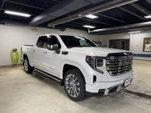 Used 2024 GMC Sierra 1500 Denali w/ Denali Reserve Package AWD/4WD image 3