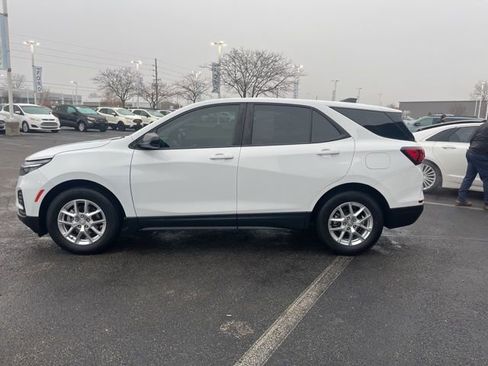 Used 2022 Chevrolet Equinox LS w/ LS Convenience Package image 3