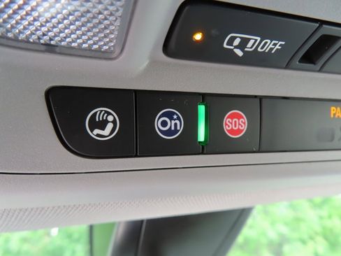 Used 2023 GMC Acadia SLE w/ Driver Convenience Package image 12