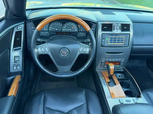 Used 2004 Cadillac XLR RWD image 19