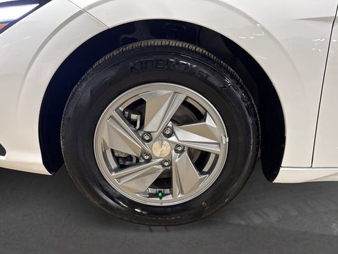New 2025 Hyundai Elantra SE FWD image 12