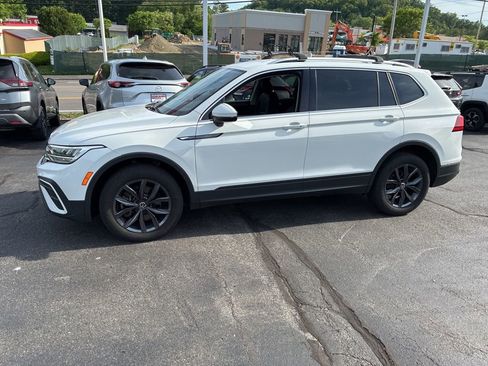 Used 2022 Volkswagen Tiguan SE AWD/4WD image 4