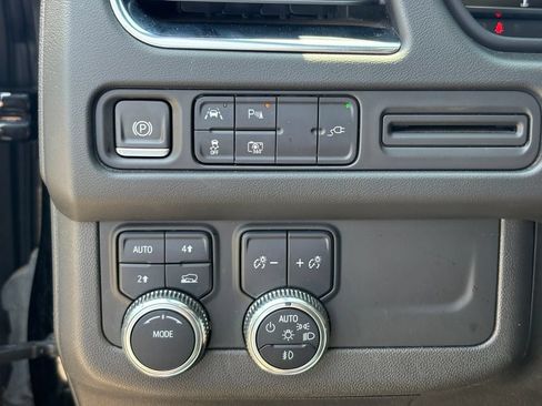 Used 2022 GMC Yukon SLT w/ SLT Premium Package AWD/4WD image 31