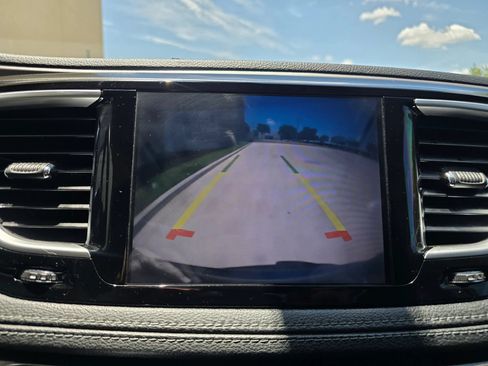 Used 2018 Chrysler Pacifica Limited FWD image 34