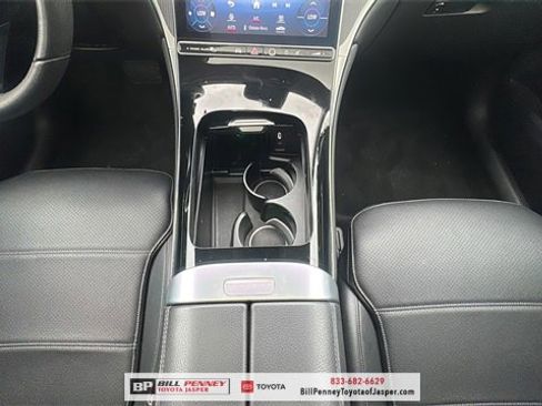 Used 2023 Mercedes-Benz GLC 300 4MATIC image 9