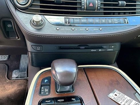 Used 2018 Lexus LS 500 w/ Accessory Package (Z2) image 25