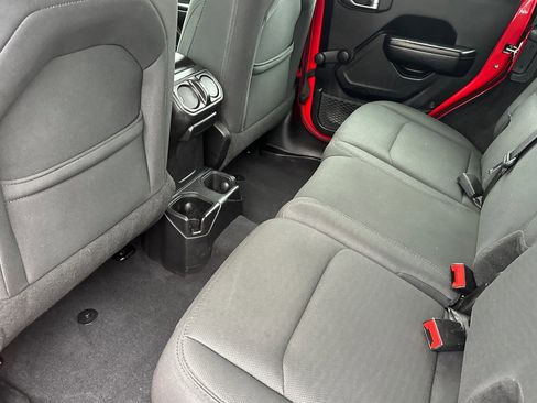 Used 2019 Jeep Wrangler Unlimited Sport image 13