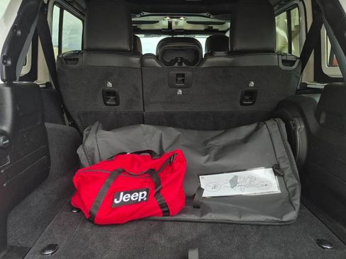 Used 2023 Jeep Wrangler Unlimited Sahara image 25