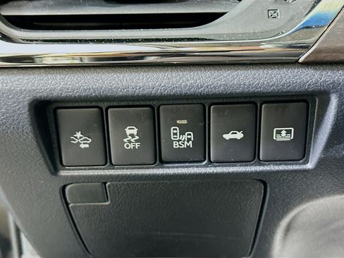 Used 2017 Toyota Avalon Limited w/ Carpet Mat Package FWD image 16