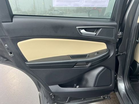 Used 2020 Ford Edge SE image 15