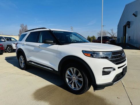 Used 2023 Ford Explorer XLT w/ Equipment Group 202A image 2