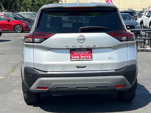 Used 2023 Nissan Rogue SV FWD image 6