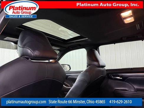 Used 2021 Toyota Highlander XSE FWD image 32
