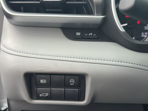 Certified 2024 Toyota Highlander XLE image 12