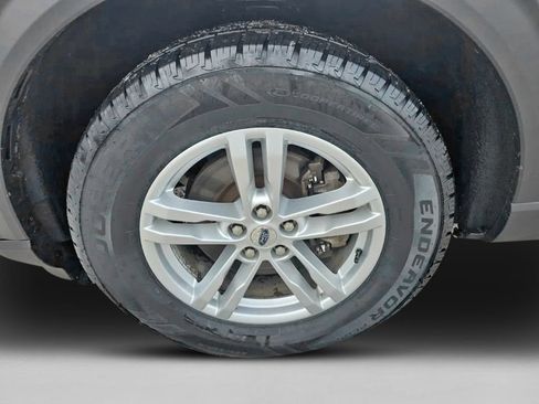 Used 2020 Ford Explorer XLT w/ Equipment Group 202A AWD/4WD image 9