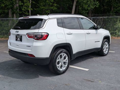 Used 2024 Jeep Compass Latitude AWD/4WD image 4