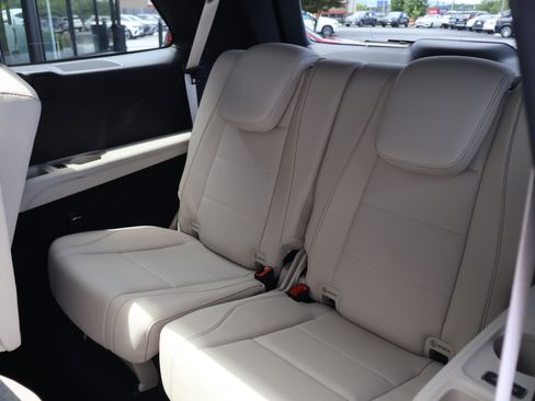 Used 2025 Mercedes-Benz GLS 450 4MATIC image 19