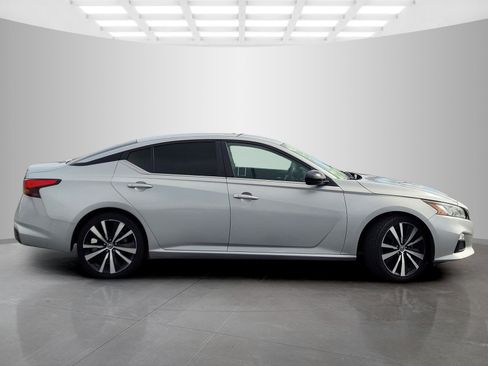 Used 2022 Nissan Altima 2.5 SR image 3