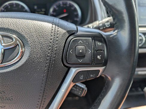 Used 2017 Toyota Highlander Limited image 21