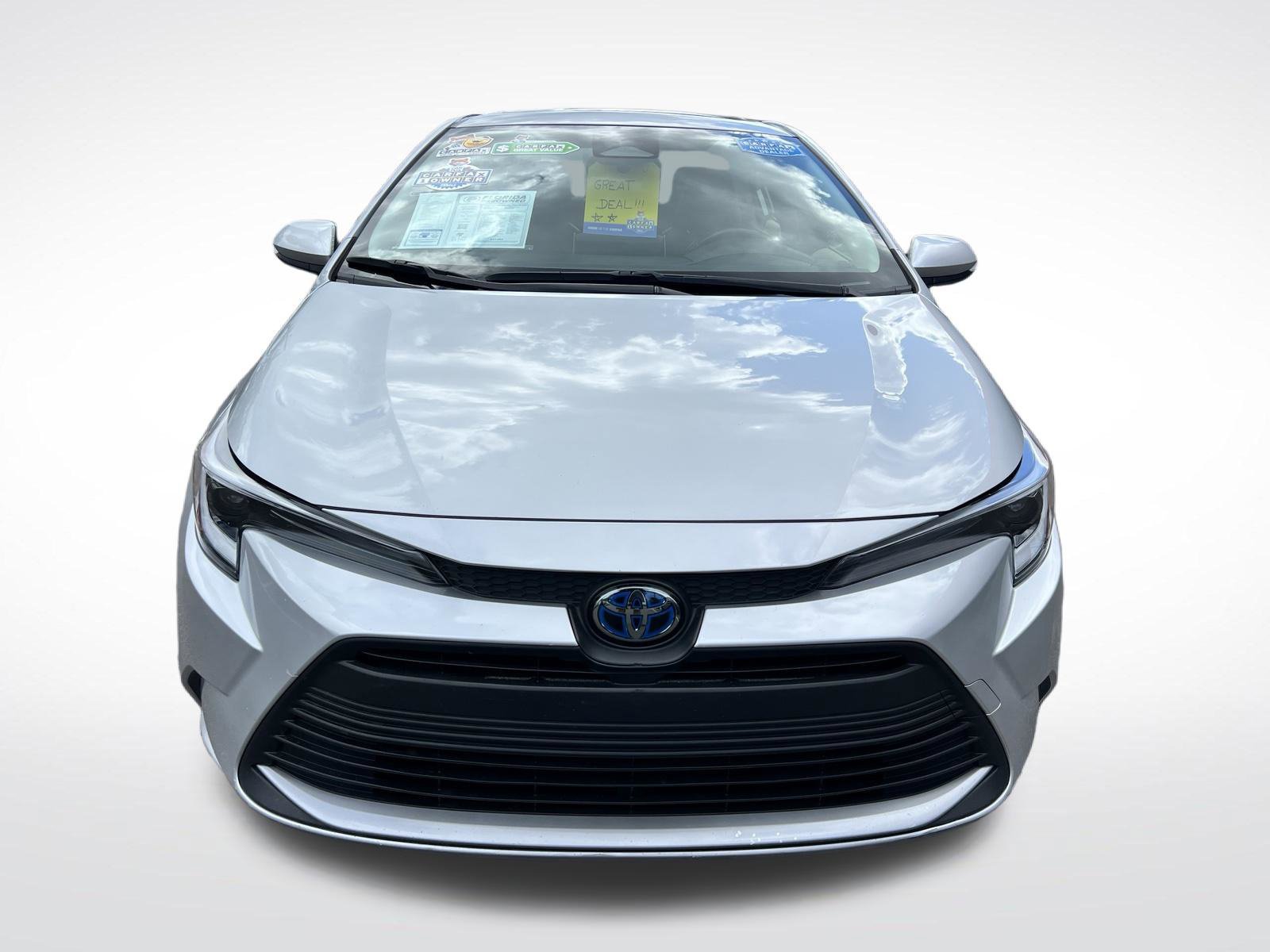Used 2024 Toyota Corolla XLE FWD image 2