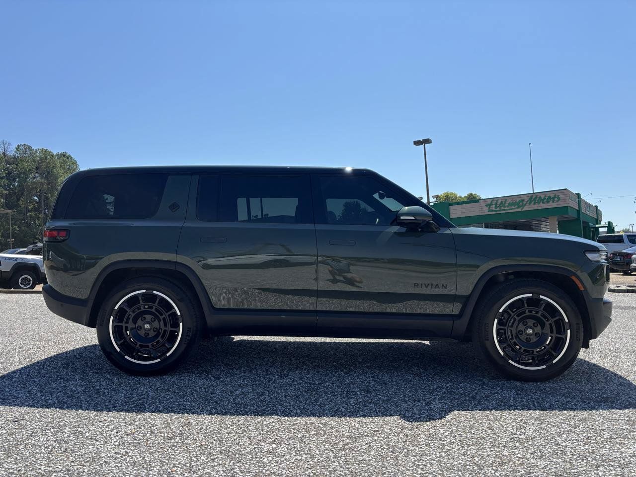 Used 2025 Rivian R1S Adventure Dual AWD/4WD image 7
