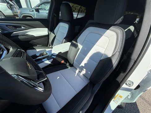 New 2026 Chevrolet Equinox EV LT image 14