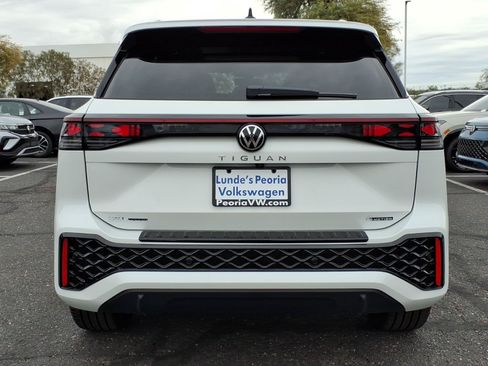 New 2026 Volkswagen Tiguan SEL R-Line AWD/4WD image 3