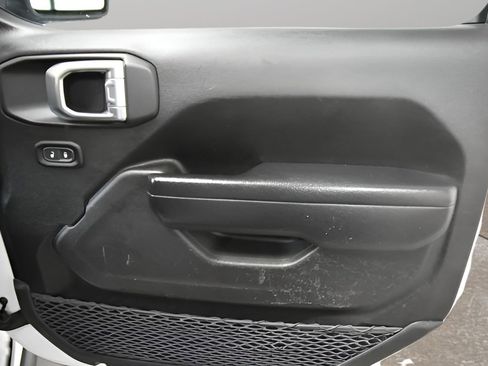 Used 2024 Jeep Wrangler Unlimited Rubicon AWD/4WD image 15