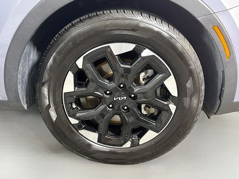 Used 2024 Kia Sorento S image 32