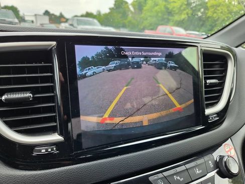 Used 2025 Chrysler Pacifica Select FWD image 30
