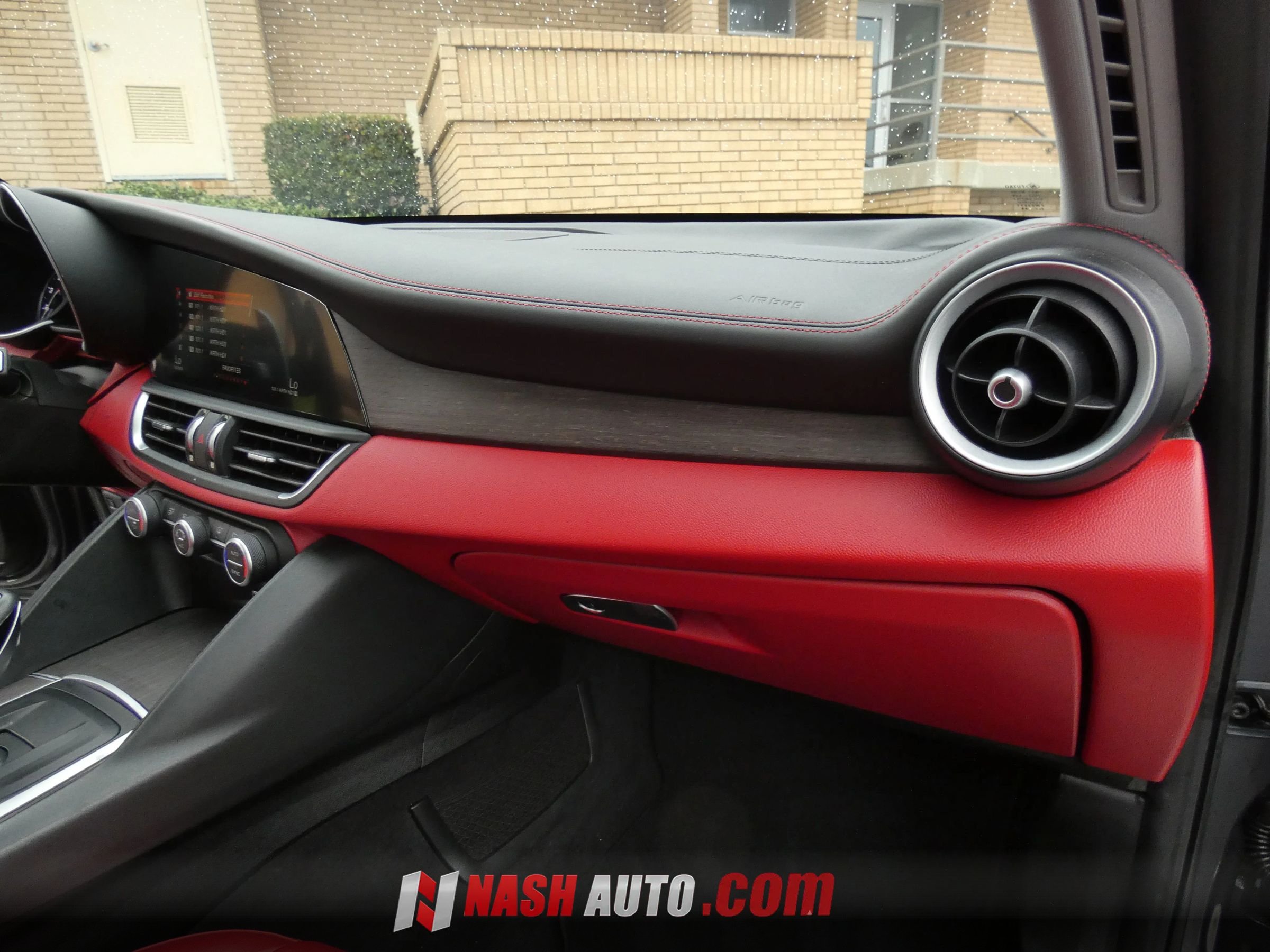 Used 2018 Alfa Romeo Giulia Ti w/ Quick Order Package 22X Lusso AWD/4WD image 34