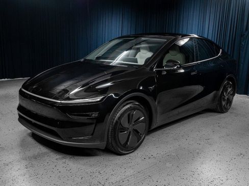 Used 2026 Tesla Model Y 2WD image 1