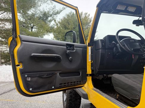 Used 2004 Jeep Wrangler 4WD image 98