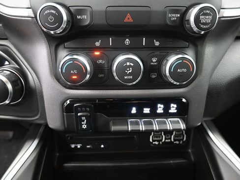 Used 2019 RAM 1500 Big Horn AWD/4WD image 9