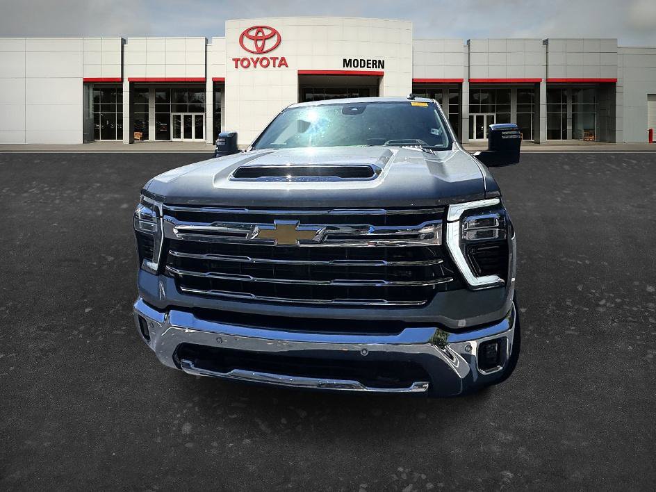 Used 2025 Chevrolet Silverado 2500 LTZ w/ LTZ Premium Package AWD/4WD image 2