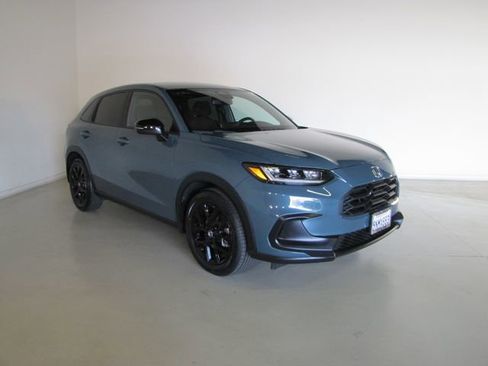 Certified 2025 Honda HR-V Sport image 3