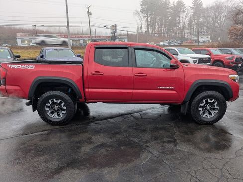 Certified 2019 Toyota Tacoma TRD Off-Road image 10