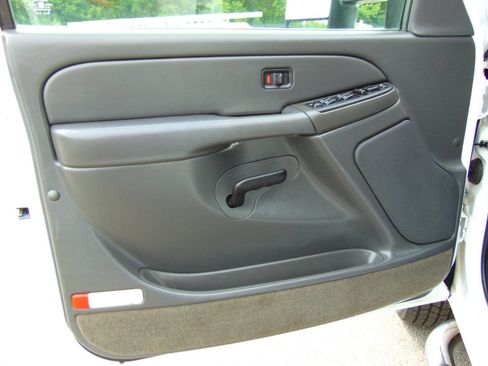 Used 2005 Chevrolet Silverado 2500 LS w/ Heavy-Duty Power Package RWD image 38