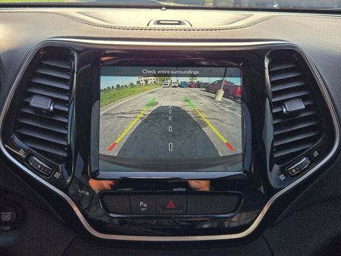 Used 2019 Jeep Cherokee Limited AWD/4WD image 24